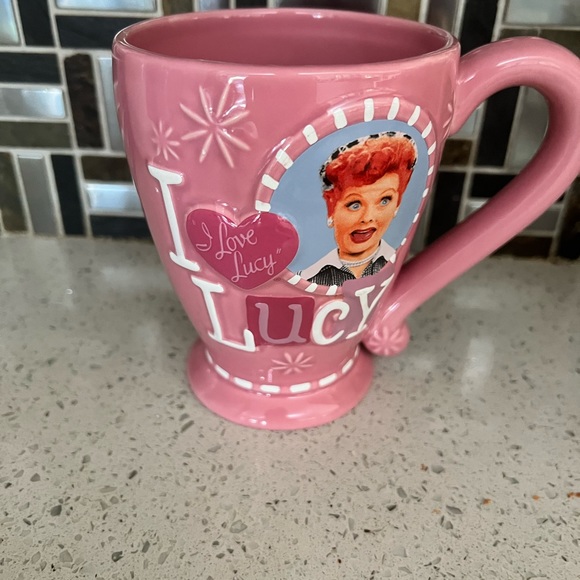 Collector Vandor I Love Lucy Sculpted Ceramic Mug, It's so tasty, Pink, 18-Ounce - Picture 3 of 6